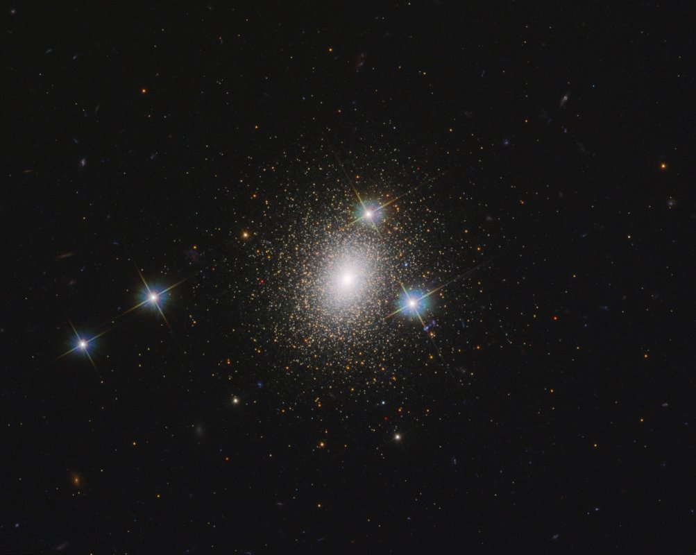 Mayall II jest jedną z ponad 500 gromad kulistych w M31.