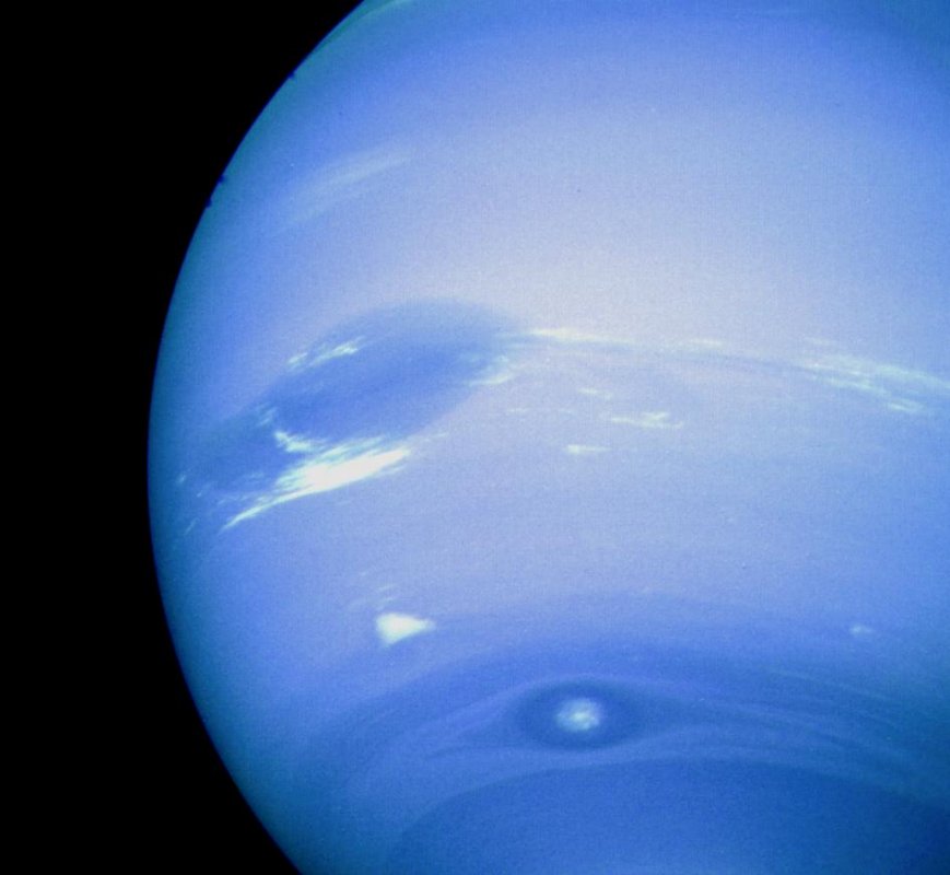 Zdjęcie Neptuna zrekonstruowane z dwóch zdjęć wykonanych przez NASA Voyager 2