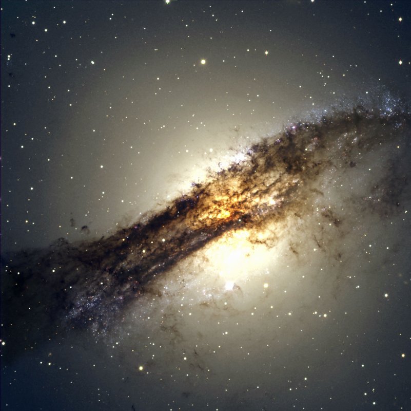 Centaurus A, jeden z najbardziej znanych przykładów galaktyk posiadających AGN.