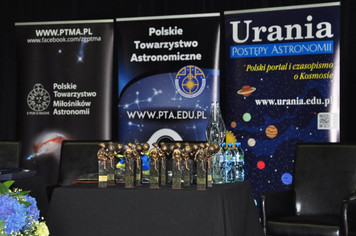 Statuetki na 100-lecie Uranii