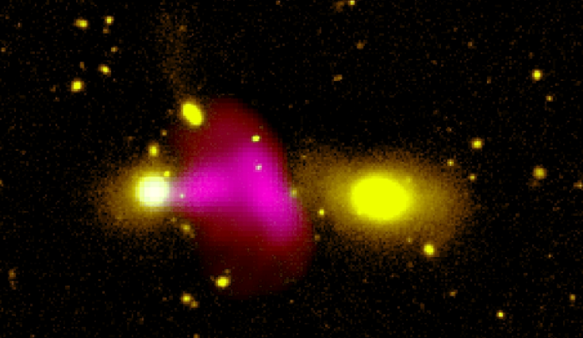 Obraz czarnej dziury w galaktyce RAD12 wyrzucająca duży jednobiegunowy bąbel radiowy w galaktykę łączącą się z jej macierzystą galaktyką.