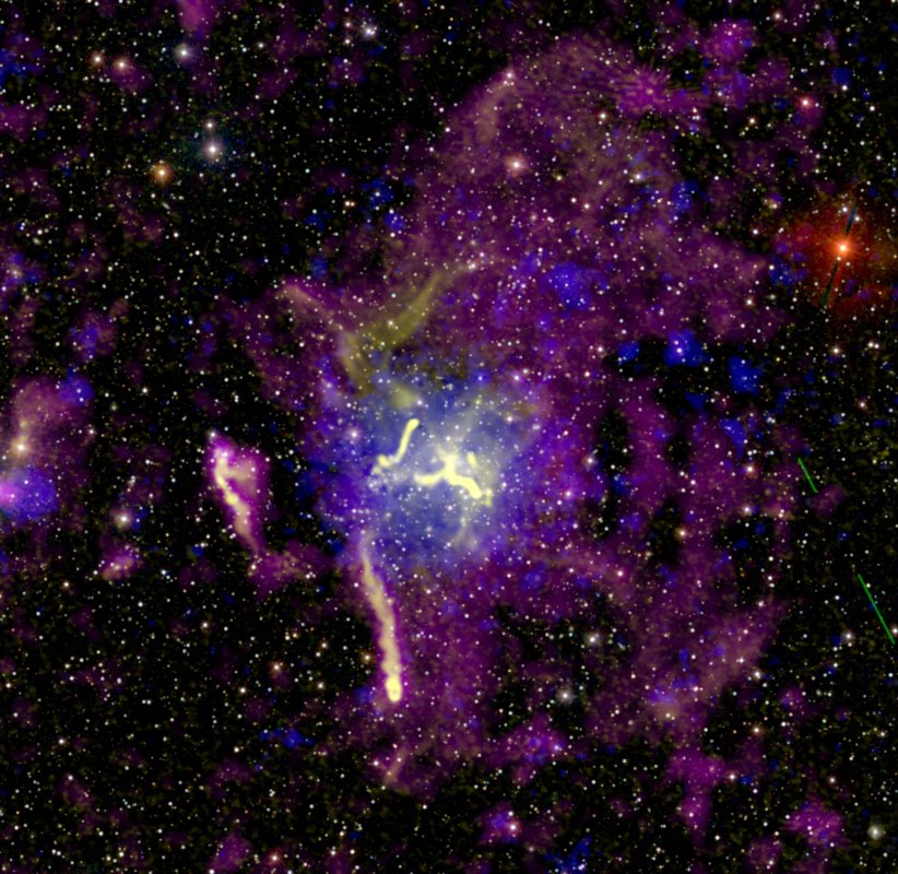 Złożony obraz gromady galaktyk Abell 2255.