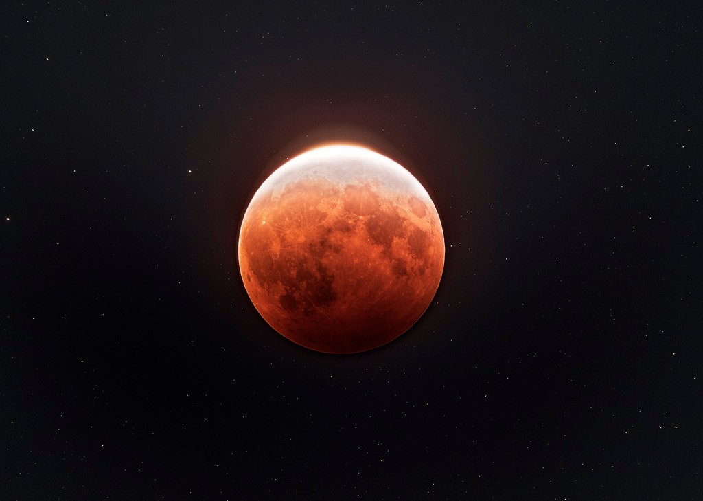 Na zdjęciu: Całkowite zaćmienie Księżyca widziane z Sydney w 2021 r.. Źródło i prawa autorskie: Peter Ward (Barden Ridge Observatory) 