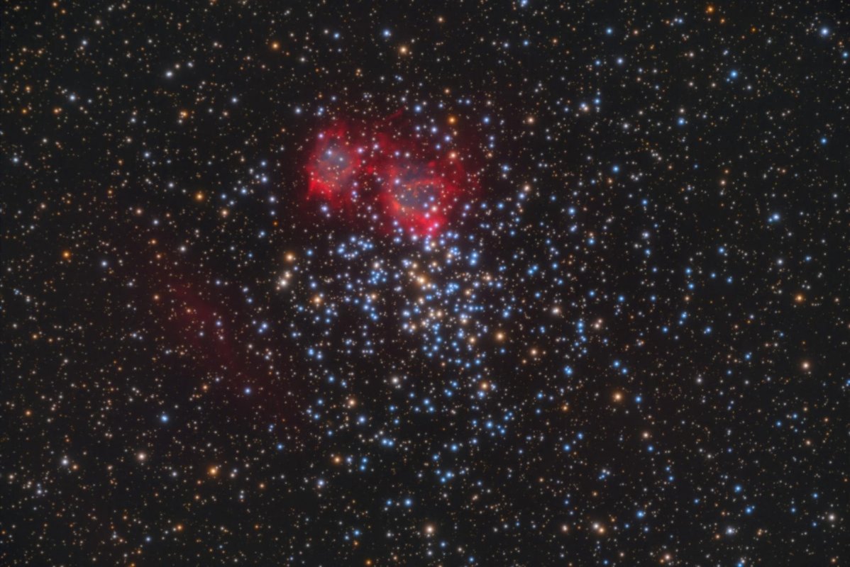 Obraz mgławicy planetarnej w gromadzie otwartej M37.