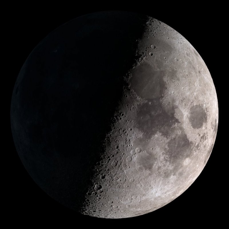 Księżyc w kwadrze (NASA)