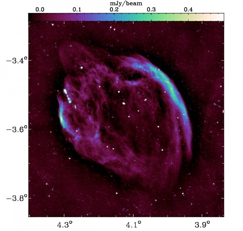 Obraz MeerKAT w tzw. mocy całkowitej (total power) dla jednej z badanych SNR, G4.2-3.5, na częstotliwości 1,335 MHz we współrzędnych galaktycznych. Źródło: arXiv (2023)