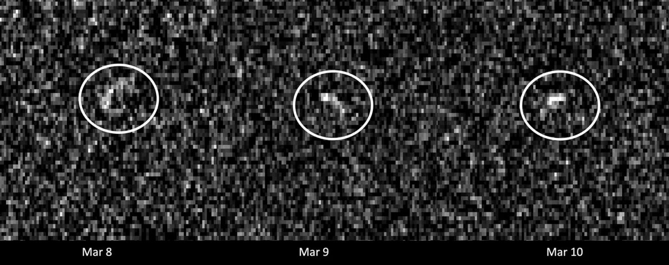 Ilustracja: Obrazy planetoidy Apophis zarejestrowano w marcu 2021 r. przez anteny w ośrodku Deep Space Network Goldstone w Kalifornii i Green Bank w Zachodniej Wirginii. Planetoida znajdowała się wtedy w odległości 17 milionów kilometrów od nas, a każdy piksel obrazu ma rozdzielczość 38,75 metra (NASA/JPL-Caltech i NSF/AUI/GBO)