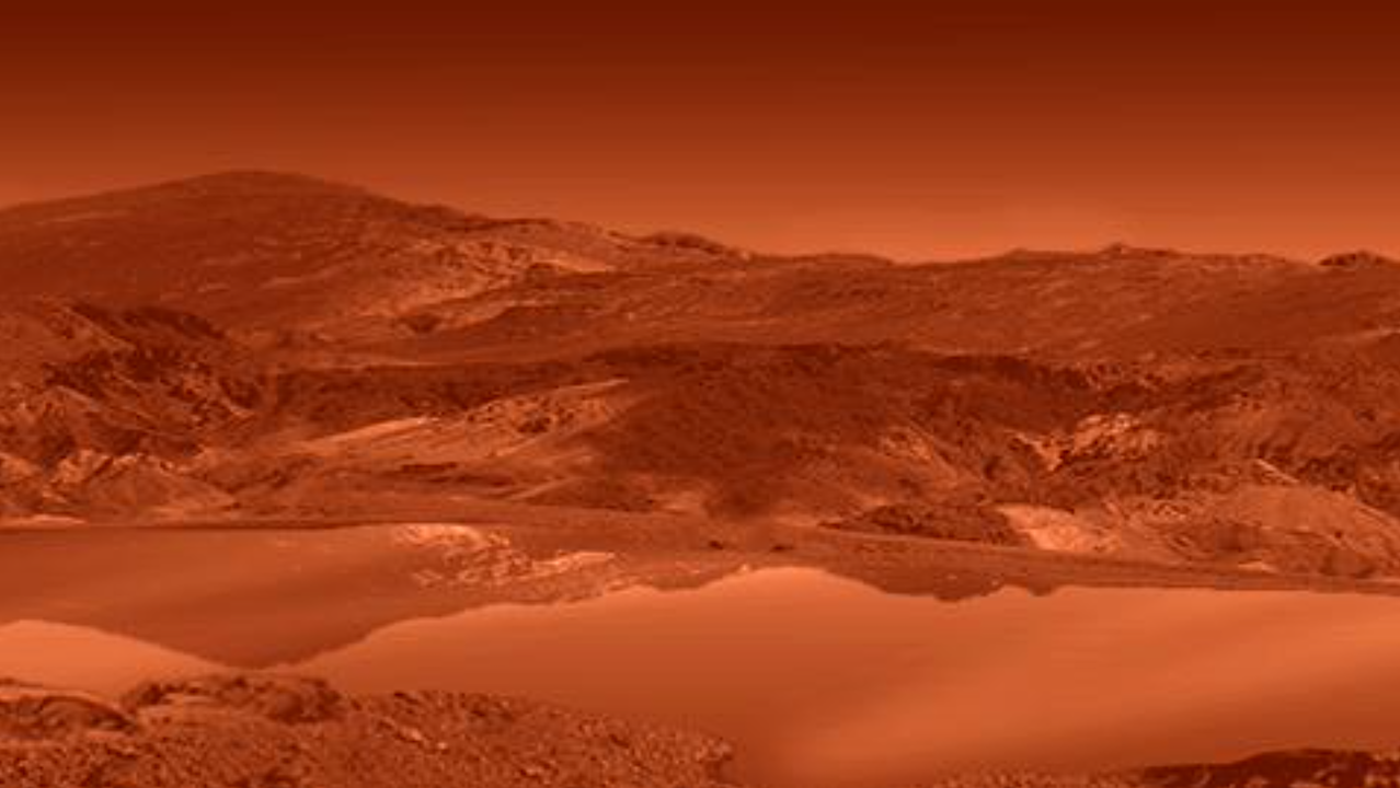 Wizja artystyczna krajobrazu na Tytanie z zamgloną atmosferą, ciemnymi wydmami, gładkimi niczym tafla lustra jeziorami i morzami podobnymi do ziemskich. Według najnowszych analiz na tym księżycu Saturna z ciekłymi węglowodorami na powierzchni, „magiczne wyspy” to są najprawdopodobniej pływające ciała stałe o porowatej strukturze, składające się z substancji organicznych. Źródło: NASA/JPL