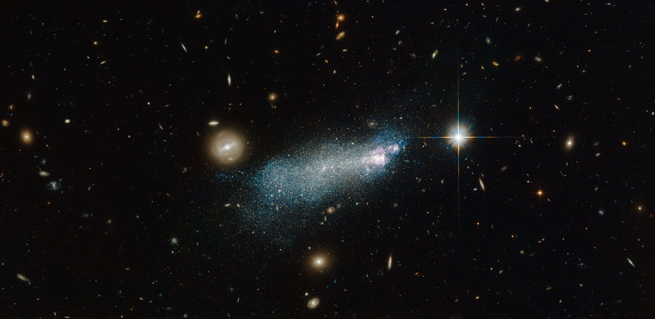 Niebieska kompaktywa galaktyka karłowata PGC 51017