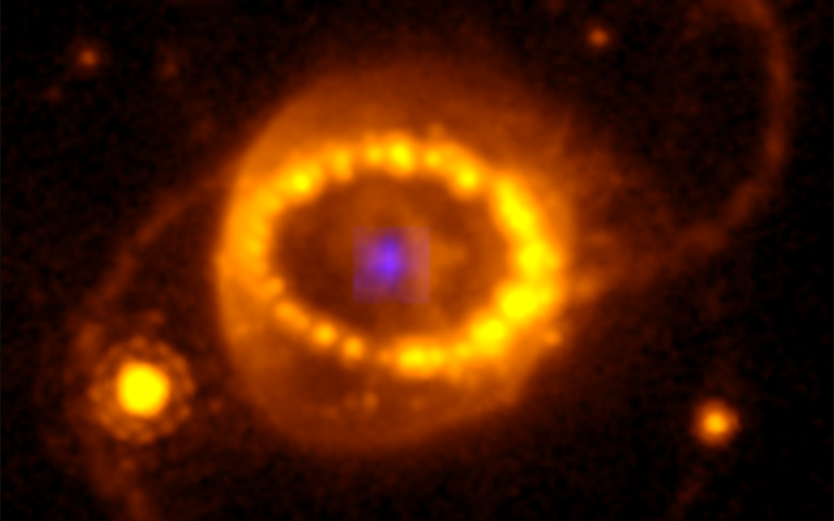 Połączenie obrazu SN 1987A wykonanego przez Kosmiczny Teleskop Hubble'a oraz zwartego źródła argonu.