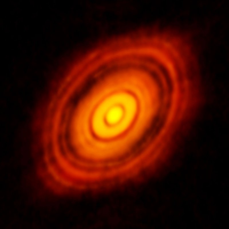 Dysk protoplanetarny wokół gwiazdy HL Tauri
