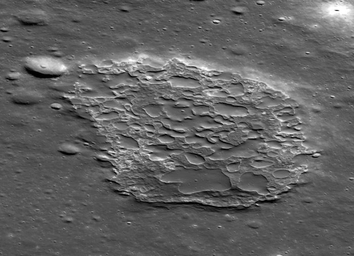 Struktura Ina na powierzchni Księżyca