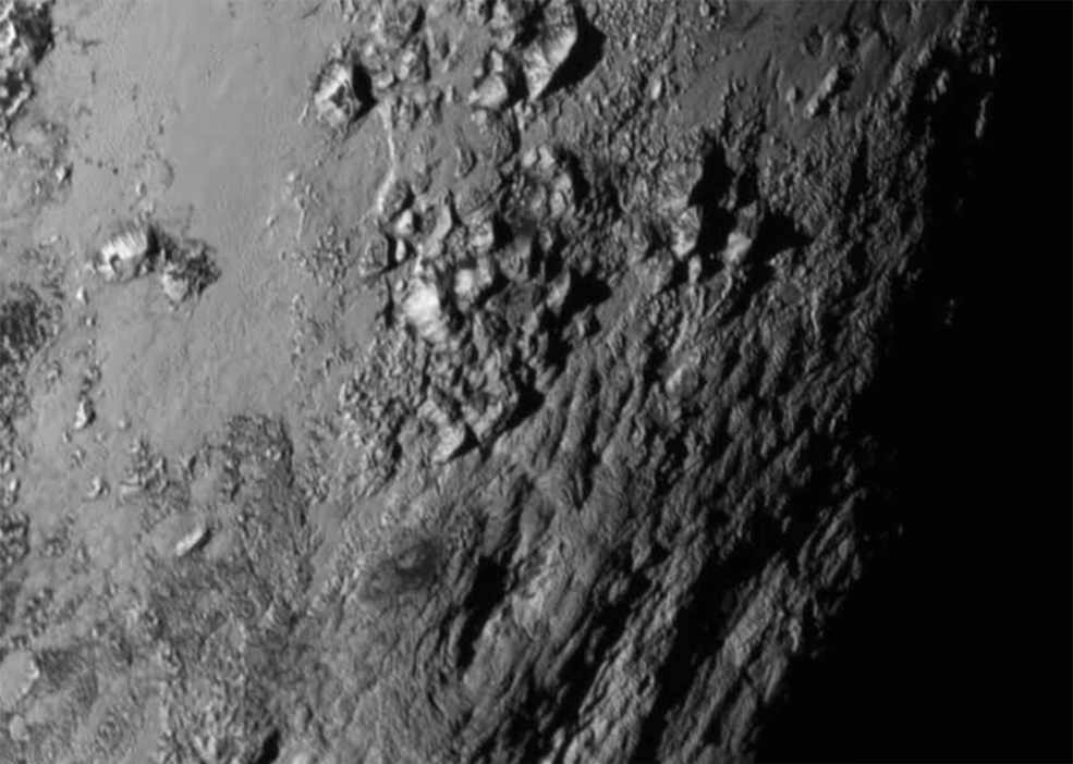 New Horizons fotografuje góry na Plutonie