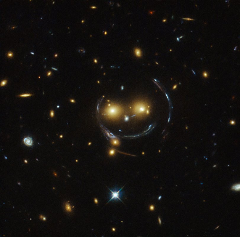 Uśmiechnięta emotikonka - gromada galaktyk SDSS J1038+4849