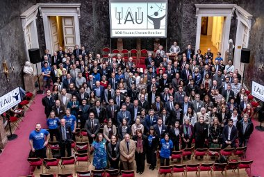 Uczestnicy konferencji z okazji 100 lat IAU