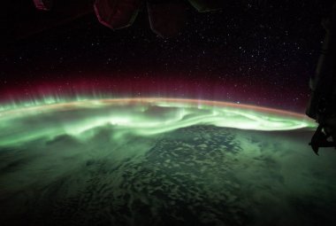 Zdjęcie widocznej tu zorzy wykonano 6 sierpnia 2017 roku z pokładu Międzynarodowej Stacji Kosmicznej.