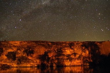 Nocne niebo nad rzeką Murray