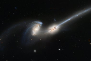 Dwie łączące się galaktyki