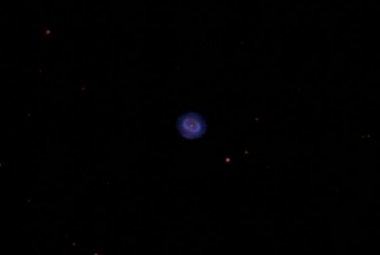 Zdjęcie mgławicy planetarnej "Błękitna Śnieżka" wykonane przez Obserwatorium Uniwersytetu Stanowego Florydy.