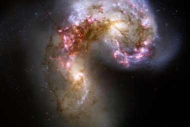 Zdjęcie galaktyki Antena z Hubble'a stanowi przykład rozbłysku gwiazd: galaktyki przechodzącej nagły wybuch intensywnego procesu gwiazdotwórczego.