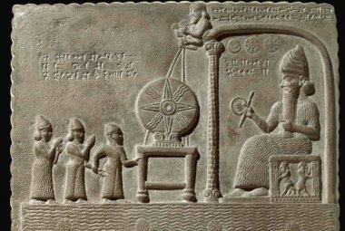 Licząca mniej więcej 2800 lat babilońska tabliczka przedstawia kapłanów w świątyni Słońca w Sippar, domu kultu Słońca