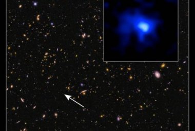 Najdalsza znana naukowcom galaktyka, którą można zaobserwować metodą spektroskopową. Została ona zidentyfikowana w polu galaktyk z przeglądu CANDELS (Cosmic Assembly Near-infrared Deep Extragalactic Legacy Survey).