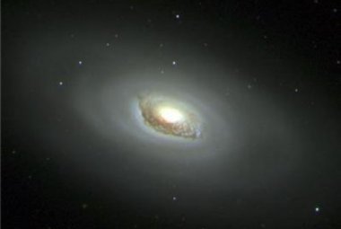 Kosmologowie wykorzystali obserwacje galaktyk, wykonane w ramach projektu Sloan Digital Sky Survey, aby poznać naturę ciemnej materii. Źródło: Sloan Digital Sky Survey