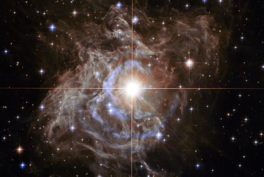 Zdjęcie klasycznej cefeidy RS Puppis wykonane przez Teleskop Kosmiczny Hubble'a. Źródło: NASA, ESA, and the Hubble Heritage Team (STScI/AURA)-Hubble/Europe Collaboration, H. Bond