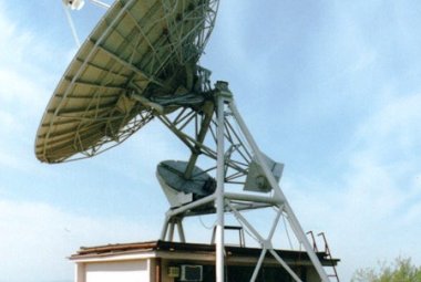 "Mały" radioteleskop o średnicy 8 m w Obserwatorium Astronomicznym UJ w Krakowie.