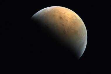 Mars sfotografowany przez sondę Al Amal.