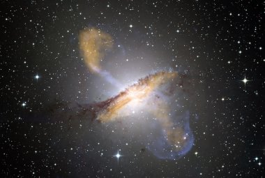 Centaur A, galaktyka z aktywnym jądrem wyrzucającym szybko poruszające się dżety w swoje otoczenie.