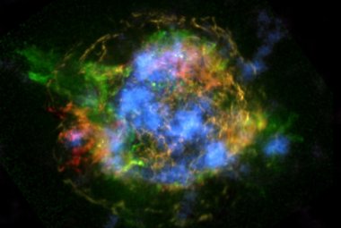 Cassiopeia A – pozostałość po wybuchu supernowej. Źródło: NASA/JPL-Caltech/CXC/SAO