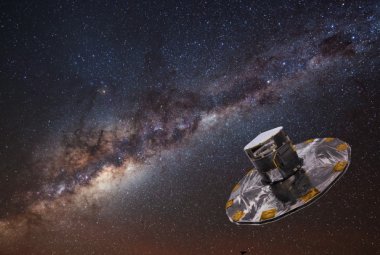 Wizja artystyczna obserwatorium Gaia podczas pracy. W tle widoczny jest pas naszej Galaktyki – Drogi Mlecznej.  Źródło: ESA/ATG medialab/ESO/S.Brunier