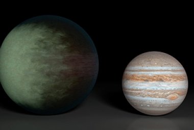 Kepler 7b (po lewej) ma promień 1,5 razy większy niż Jowisz (po prawej) i jest pierwszą egzoplanetą z poznaną strukturą chmur – wizja artystyczna. Źródło: NASA/JPL-Caltech/MIT