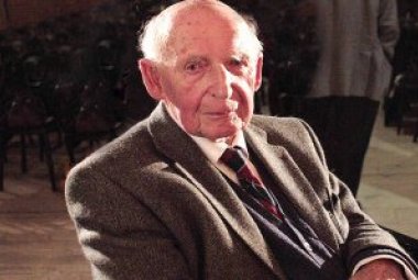Na ilustracji: Bernard Lovell (1913-2012), brytyjski fizyk i radioastronom. Źródło: Uniwersytet w Manchesterze.