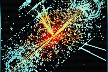Symulacja zderzenia dwu protonów w LHC powodujących powstanie bozonu Higgsa. Źrodło: cms-project-cmsinfo.web.cern.ch