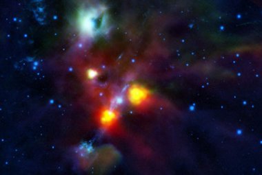  NGC 1999 to zielonkawa mgławica na górze zdjęcia. Do niedawna widoczna na jej tle ciemna plama uważana była za gęsty, nieprzepuszczający prominiemiowanie obłok pyłowy. Obserwacje teleskopem Herschela pokazały, że to.... dziura w mgławicy!  Zdjęcie jest złożeniem obserwacji  instrumentu PACS satelity Herschel  (70 i 160 mikometów) oraz  kamery NEWFIRM (1,6 i 2,2 mikrometrów) umieszczonej na 4-metrowym teleskopie na Kitt Peak, USA. Źródło: ESA/HOPS Consortium