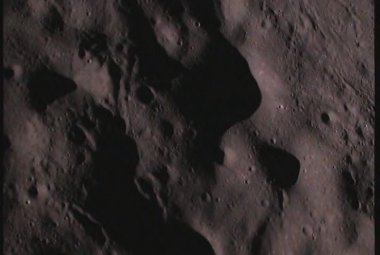 Obraz przekazany przez lądownik w czasie spadku na Księżyc. Źródło: www.isro.org