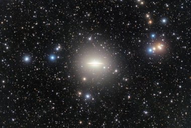Galaktyka Sombrero (M104).