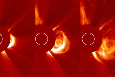 Ewolucja koronalnego wyrzutu masy widziana przez koronografy LASCO na pokładzie Obserwatorium Słonecznego i Heliosferycznego (SOHO). Widać tu wyraźnie trzy struktury: (1) jasną przednią (prowadzącą) krawędź, (2) ciemną jamę i (3) jasne, zwarte jądro. Źródło: NASA’s SOHO/LASCO. 