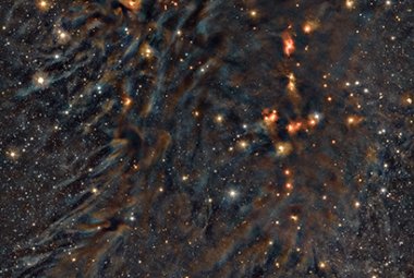 Głęboki obraz w podczerwieni kompleksu gwiazdotwórczego L1688 w Wężowniku z przeglądu VISIONS ESO.