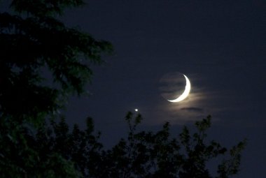 Księżyc i Wenus o zmierzchu. Źródło: NASA/Bill Dunford (2019)