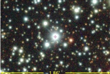Optyczny i w bliskiej podczerwieni obraz nieba wokół obiektu TIC 400799224.