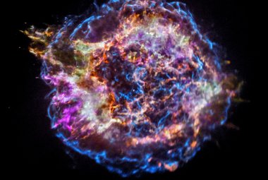 Pozostałość po supernowej Kasjopea A. Źródło: NASA/CXC/SAO