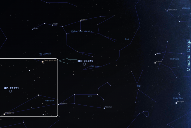 Na ilustracji: mapka z położeniem na niebie niepozornej gwiazdy HD 93521 o jasności obserwowanej ~7 mag, która najprawdopodobniej powstała w wyniku koalescencji, czyli zlania się w jeden obiekt, dwóch średniomasywnych gwiazd ciągu głównego. HD 93521 jest olbrzymem typu widmowego O9.5 IIInn i widzimy ją pod kątem ~62° (~3600 l.św.) nad płaszczyzną Drogi Mlecznej. Źródło: Stellarium