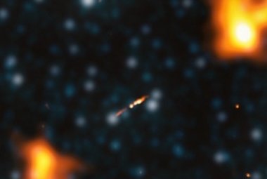 Radiogalaktyka z olbrzymimi pióropuszami plazmy.