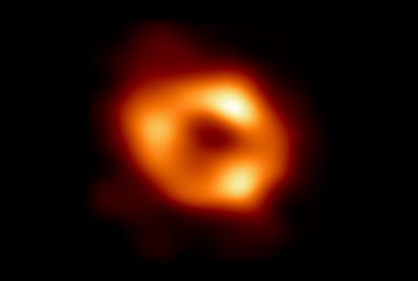 Obraz supermasywnej czarnej dziury Sagittarius A* w Drodze Mlecznej