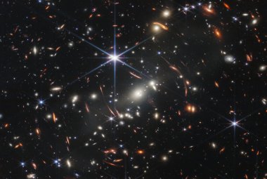 Gromada galaktyk SMACS 0723 i soczewkowanie grawitacyjne