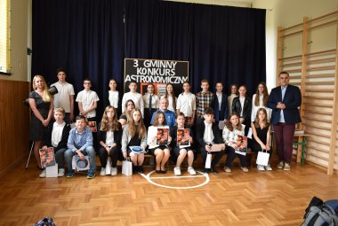 Laureaci tegorocznego konkursu astronomiczne w Sp w Porębie. Źródło: SP Poręba