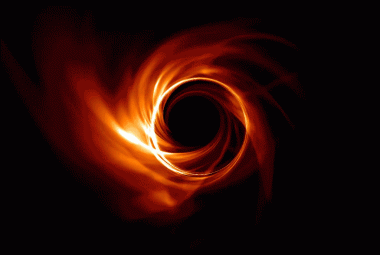 By stworzyć obraz czarnej dziury w Drodze Mlecznej, naukowcy przeprowadzili liczne symulacje wirującej otoczki z plazmy, która ją otacza. Film pokazuje ten wariant animowanego modelu komputerowego, który najlepiej odzwierciedla dane o falach radiowych zebrane przez teleskop EHT. Źródło: Abhishek Joshi/UIUC